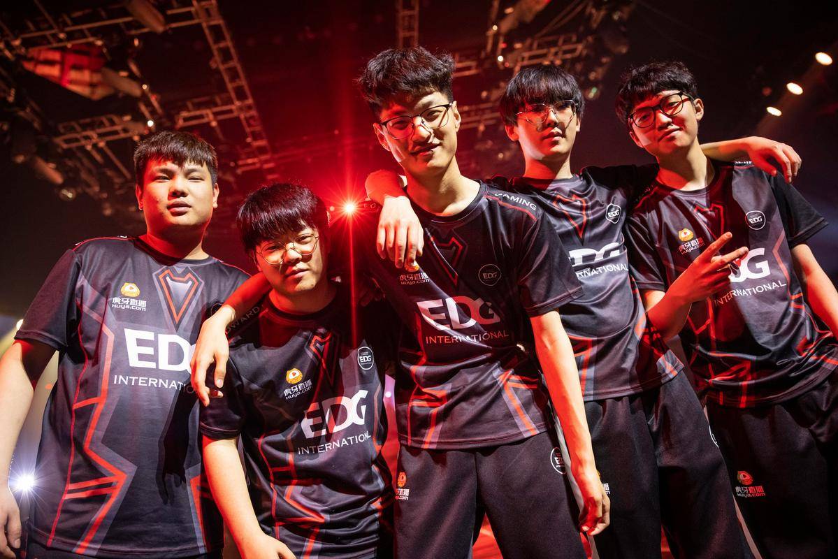 豪门对决！LPL上演世纪大战